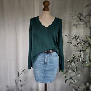 Banana Republic V-neck 100% Merino Wool Size Medium Sweater